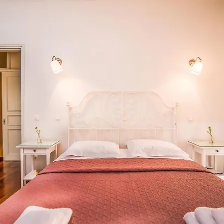 Chara's House Дом отдыха Kompitsion