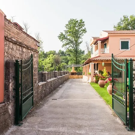 Chara's House Hébergement de vacances *