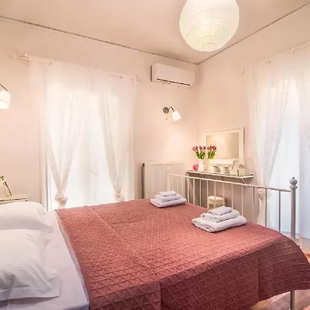 Case de vacanță Chara's House