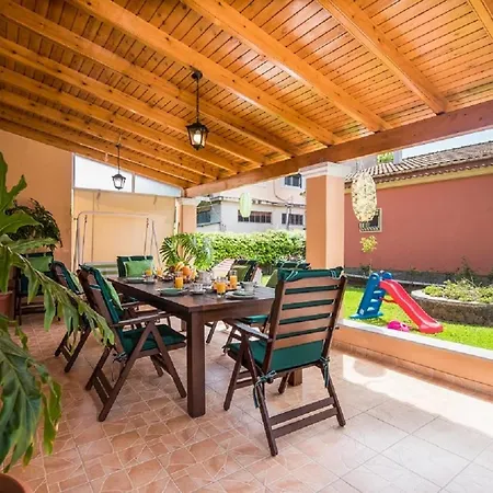 Chara's House Case de vacanță Kompítsion